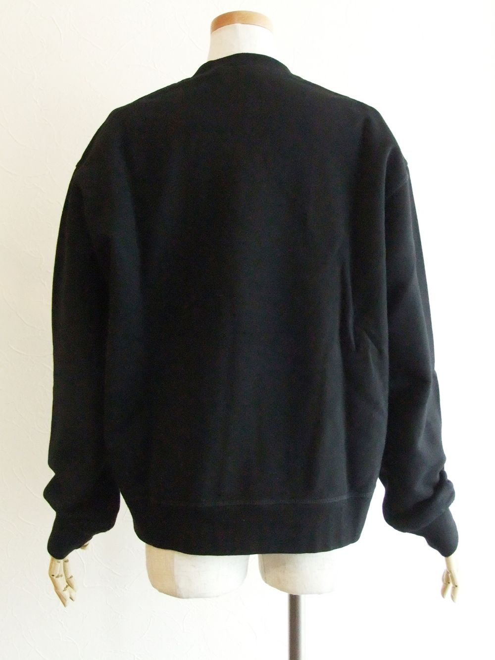 LADIES  "ICON" ミニロゴプリント スウェットシャツ  (ブラック)  S80GU0011