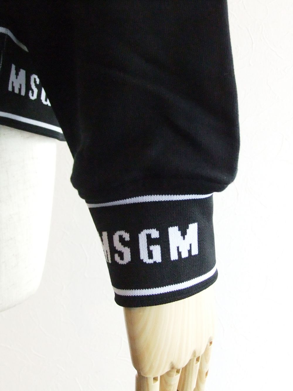 《LADIES》 ロゴ入りリブ スウェット ショート パーカー   2941-MDM183
