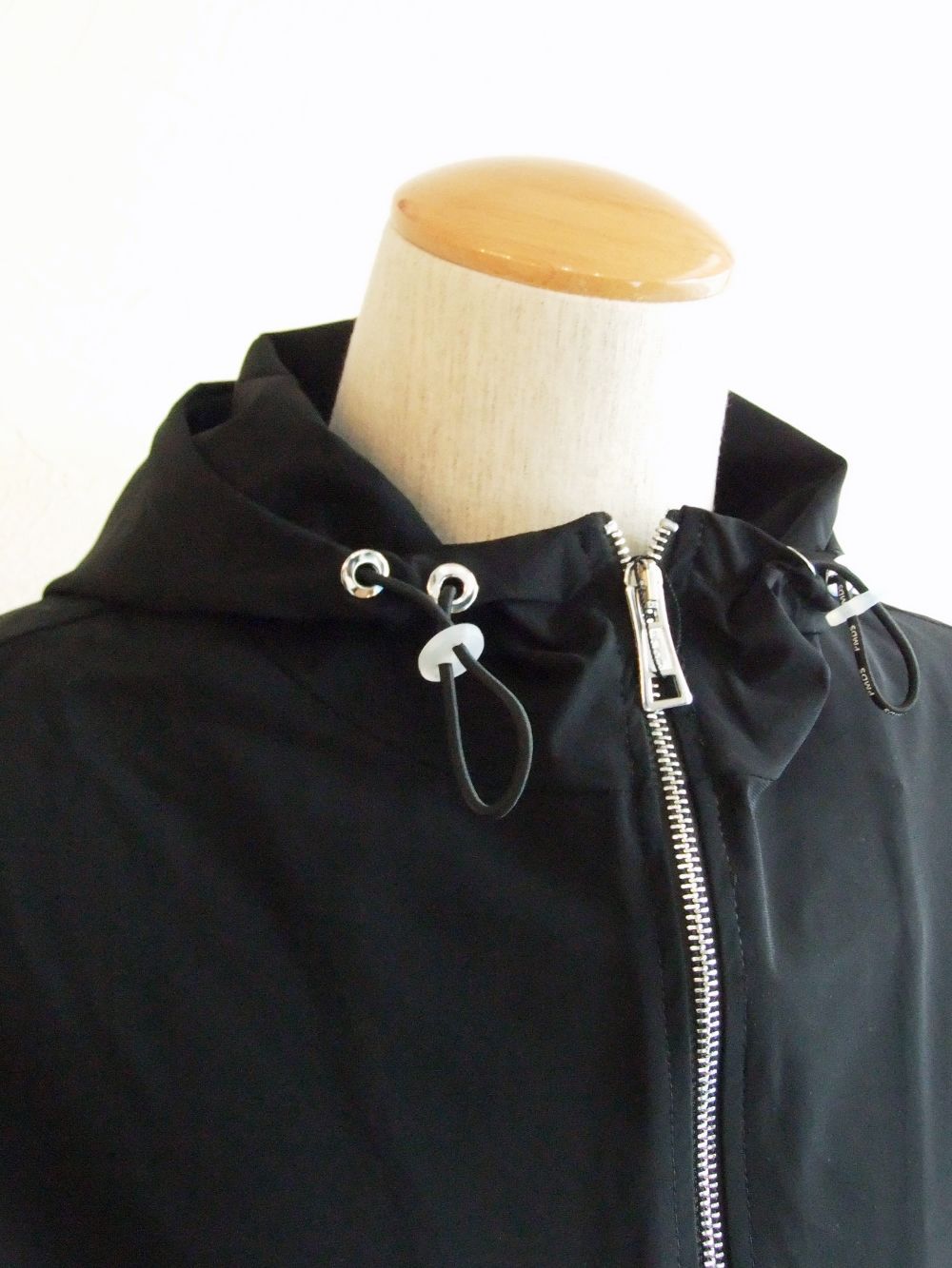 INVISIBLE FLEECE   スーパーストレッチパーカー