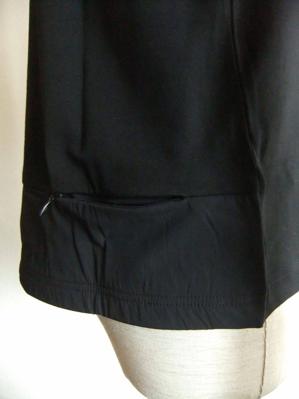 COTTON JERSEY ZIP POCKET T-SHIRT  (ブラック) ZIP- ポケット Tシャツ
