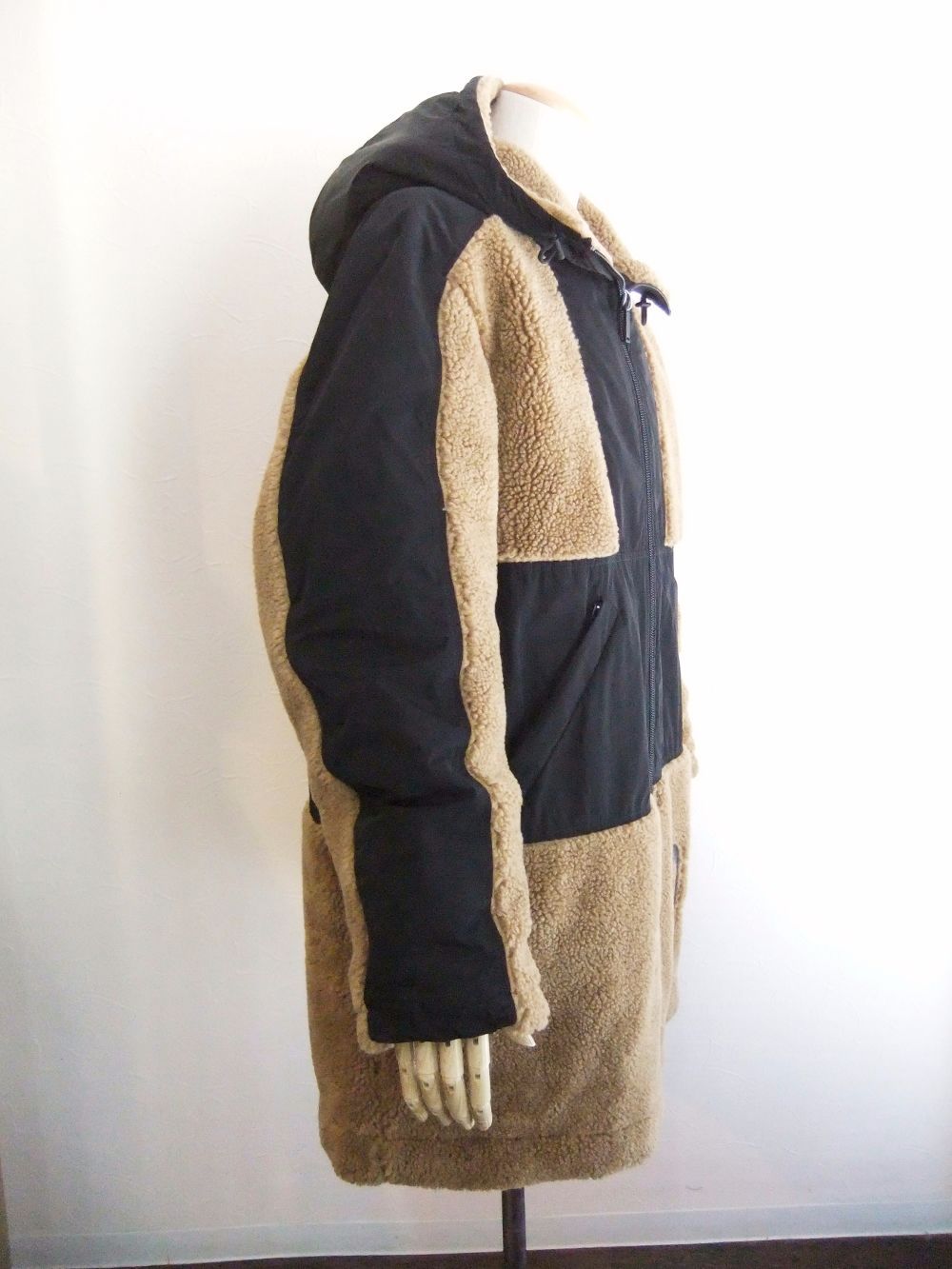 NYLON AND FLEECE COAT  フード付きキルティングコート    S74AA0214