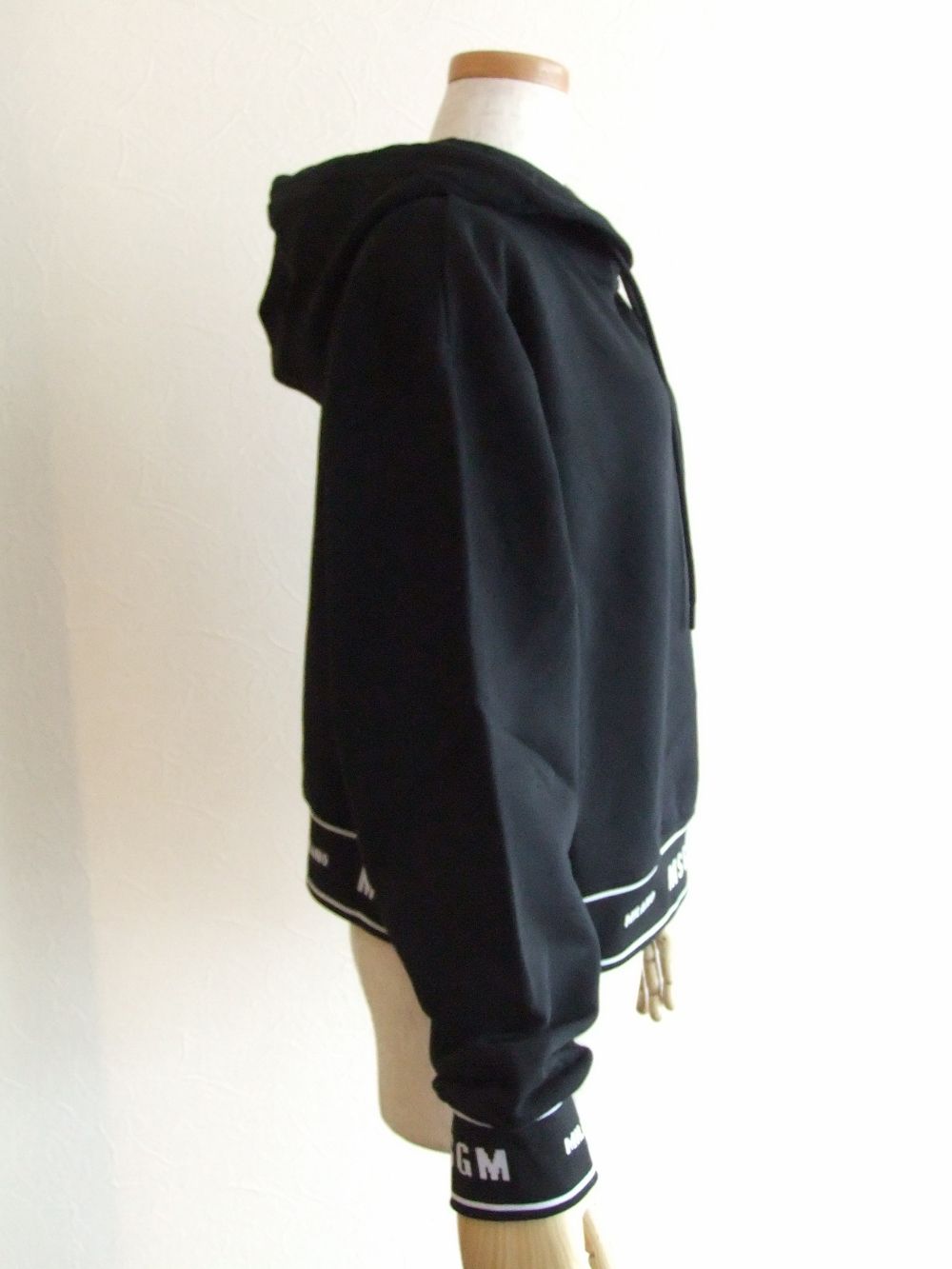 《LADIES》 ロゴ入りリブ スウェット ショート パーカー   2941-MDM183