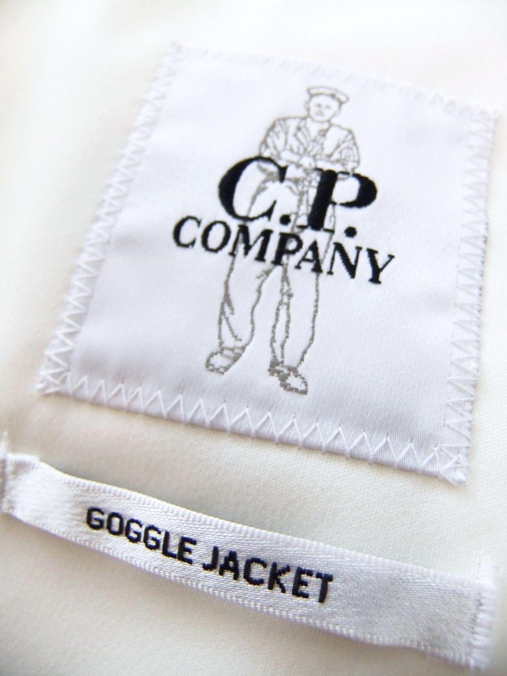 C.P. SHELL-R GOGGLE JACKET   ソフトシェル ジップアップ ブルゾン