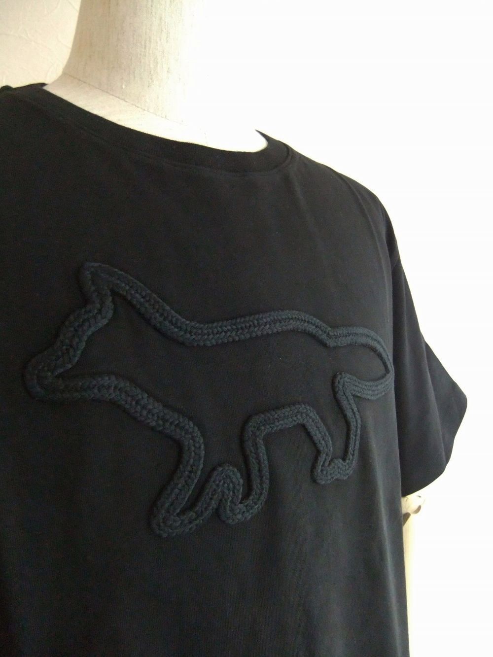 メゾン キツネ コントゥア フォックス パッチ リラックスド Tシャツ （ブラック）