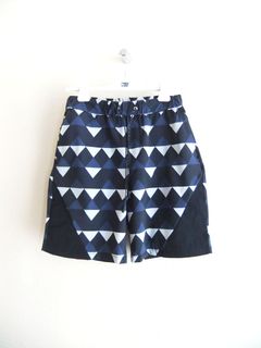 INVISIBLE SHORT    ジオメトリック柄ストレッチ ハーフパンツ