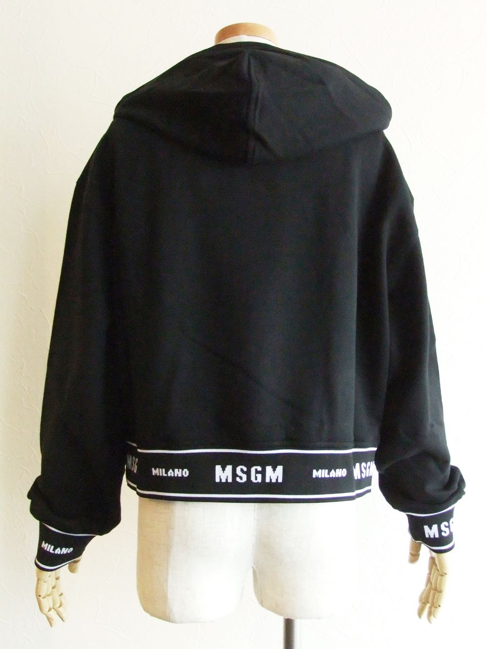《LADIES》 ロゴ入りリブ スウェット ショート パーカー   2941-MDM183