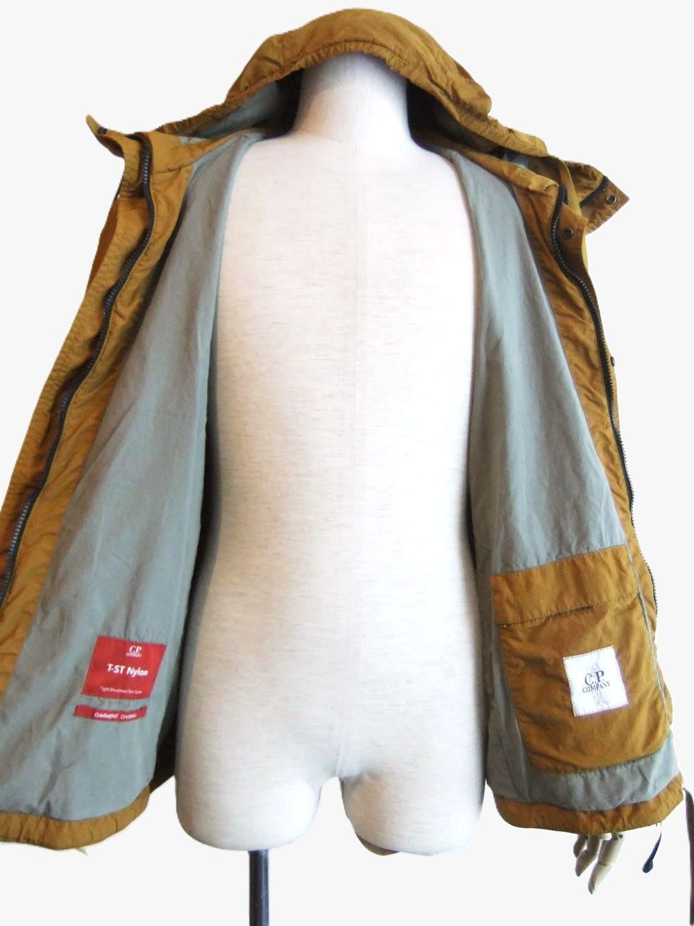 T-ST NYLON HOODED LENS OVERSHIRT  (キャメル) ジップアップ パーカー ブルゾン