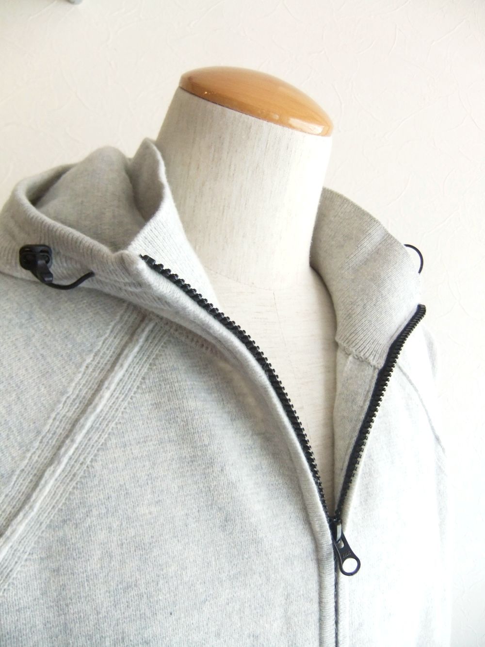 KNITWEAR CARDIGAN IN LAMBSWOOL GRS  フード付き ZIP セーター