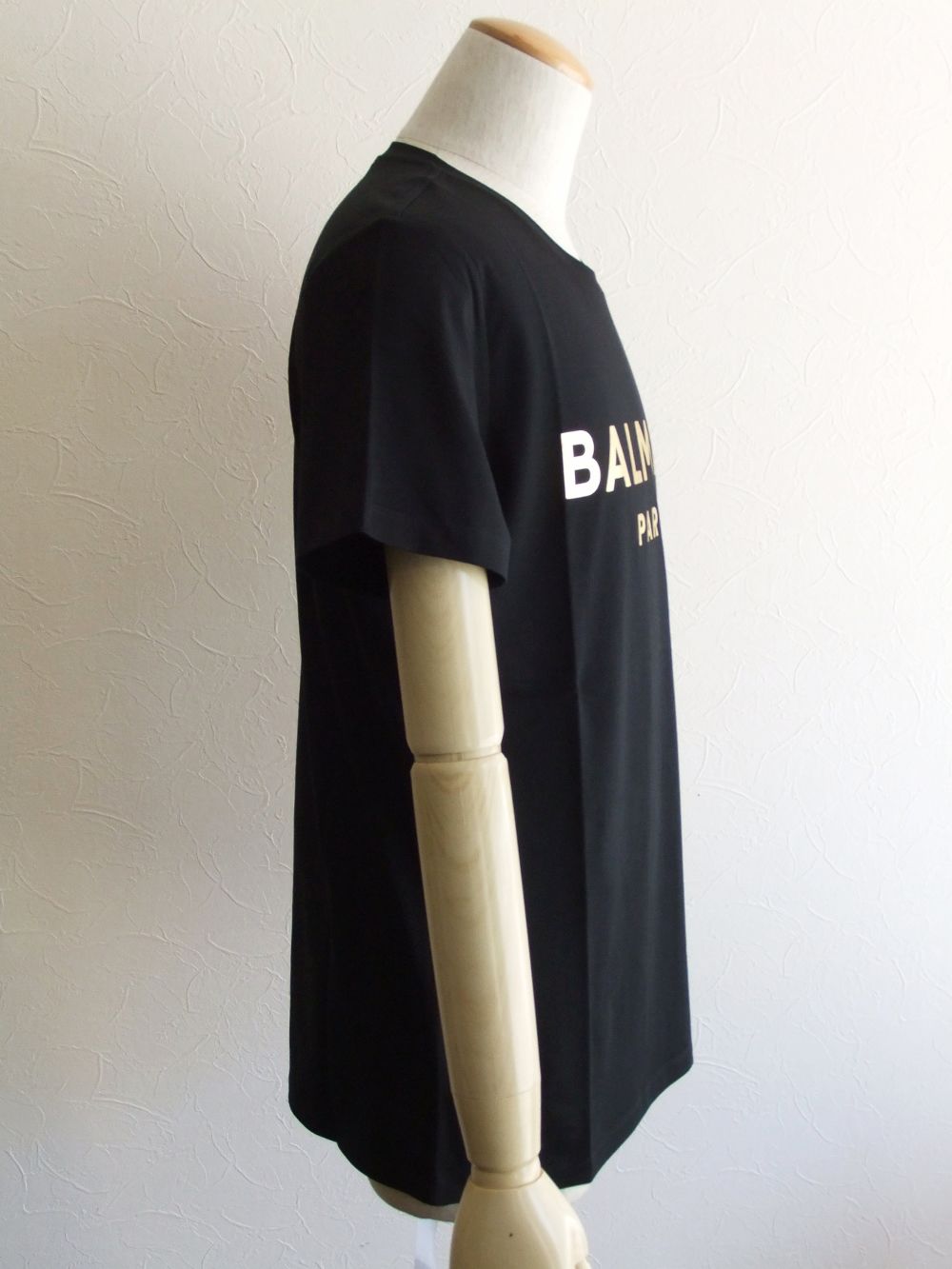 BALMAIN - ブラック コットン Tシャツ ゴールド Balmain Paris メタリックロゴ VH1EF000/B065 |  4.444glad