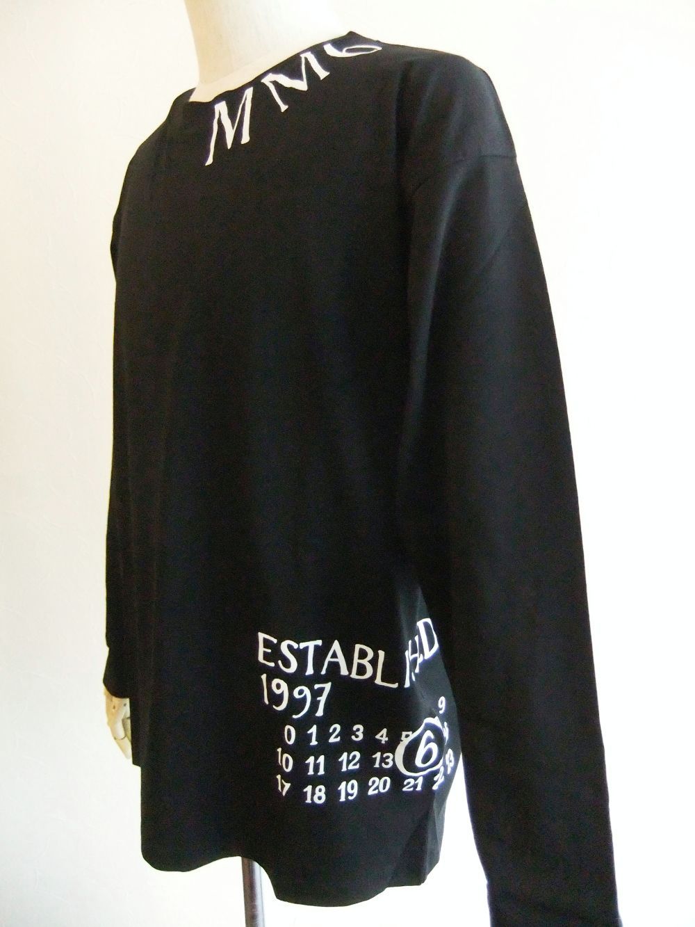 《MM➅》 Maison Margiela  (ブラック)  ロゴ  ロングスリーブ T シャツ