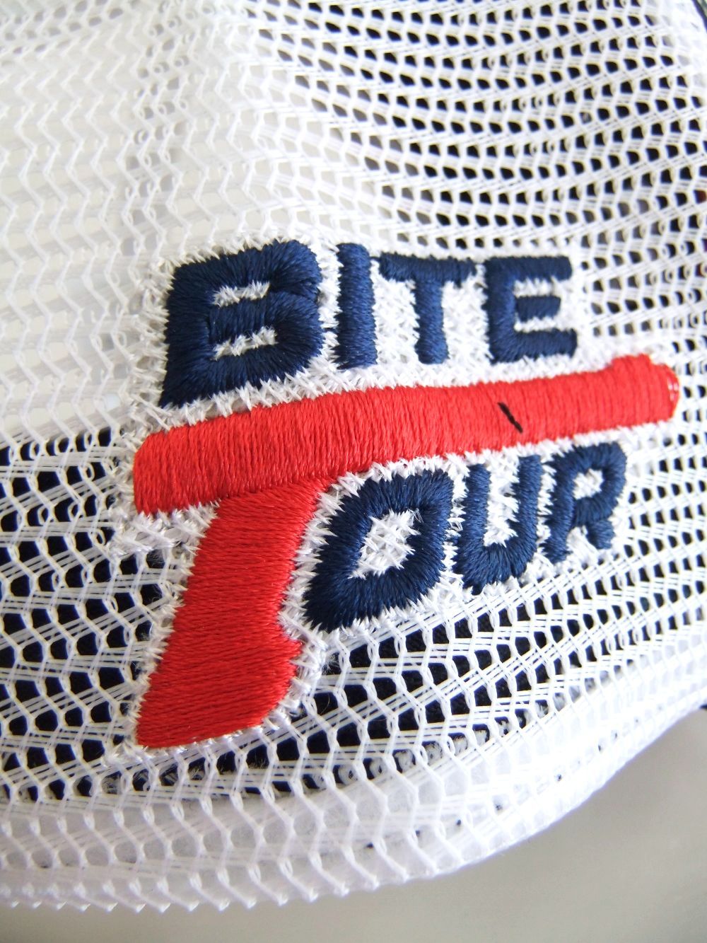 RED IRON MESH CAP  (ブラック)   ロゴ入りキャップ    RSA-24005