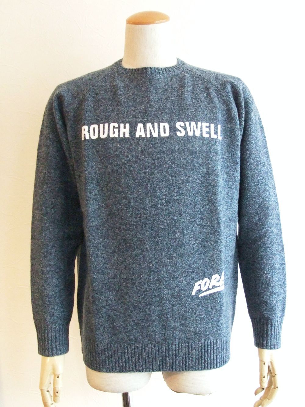 rough & swell - VIENNA CREW NECK ロゴ入りクルーネックセーター RSM