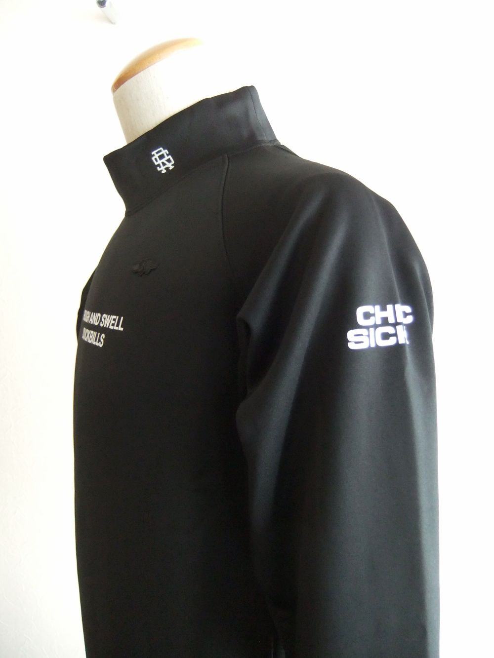 CHIK SICK MOCK L.S (ブラック) ロゴ入り裏起毛 モックネック スウェットシャツ  RSM-23217