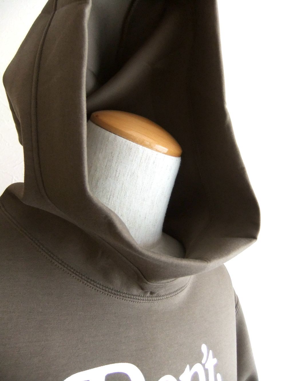DON’T WORRY HOODIE  (ベージュ) ロゴ フーディ   RSM-25208