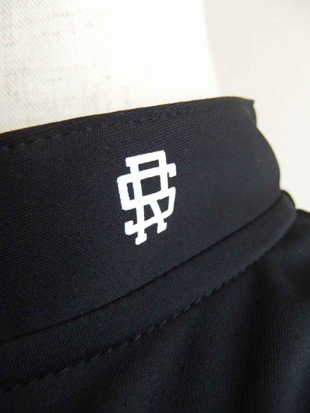 【LADIES】 CIRCUIT ROUGH-NECK W.  (ブラック)  ロゴ ラフネック   RSL-22024