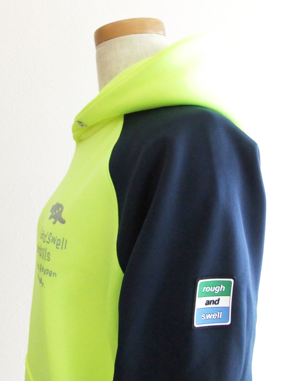 【LADIES】  NEON HOODIE W.  ロゴ入りネオン・フーディー   RSL-21208