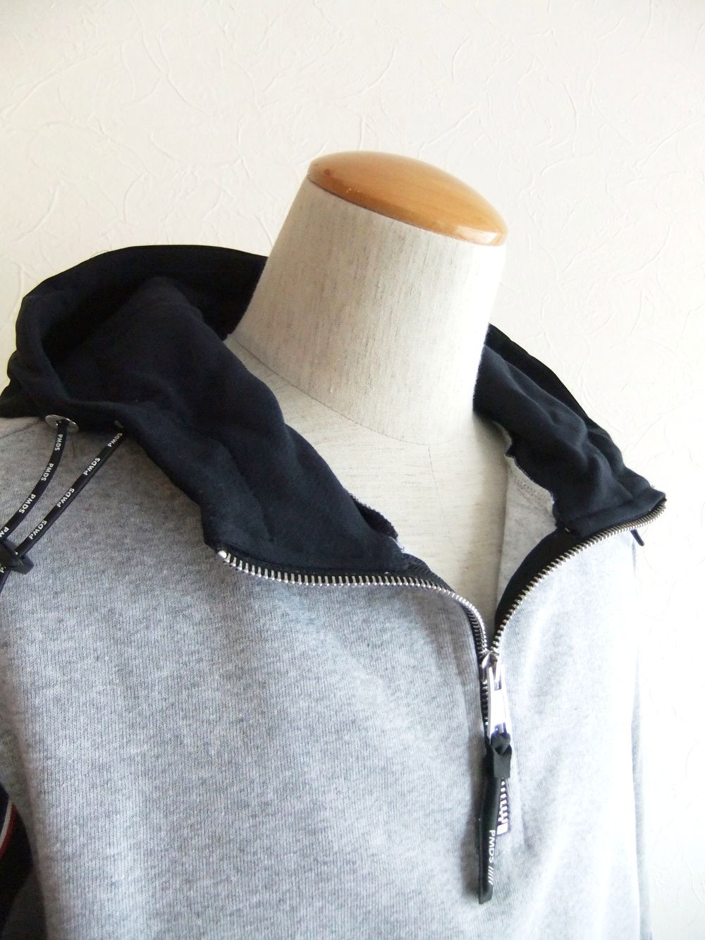 PEKKO  HARF ZIP フーディ
