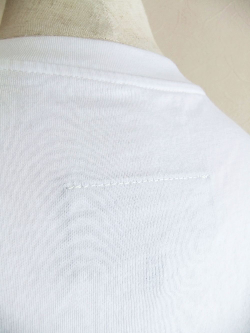 【レディース】MM⑥ MAISON MARGIELA  (ホワイト)  ロゴ Tシャツ