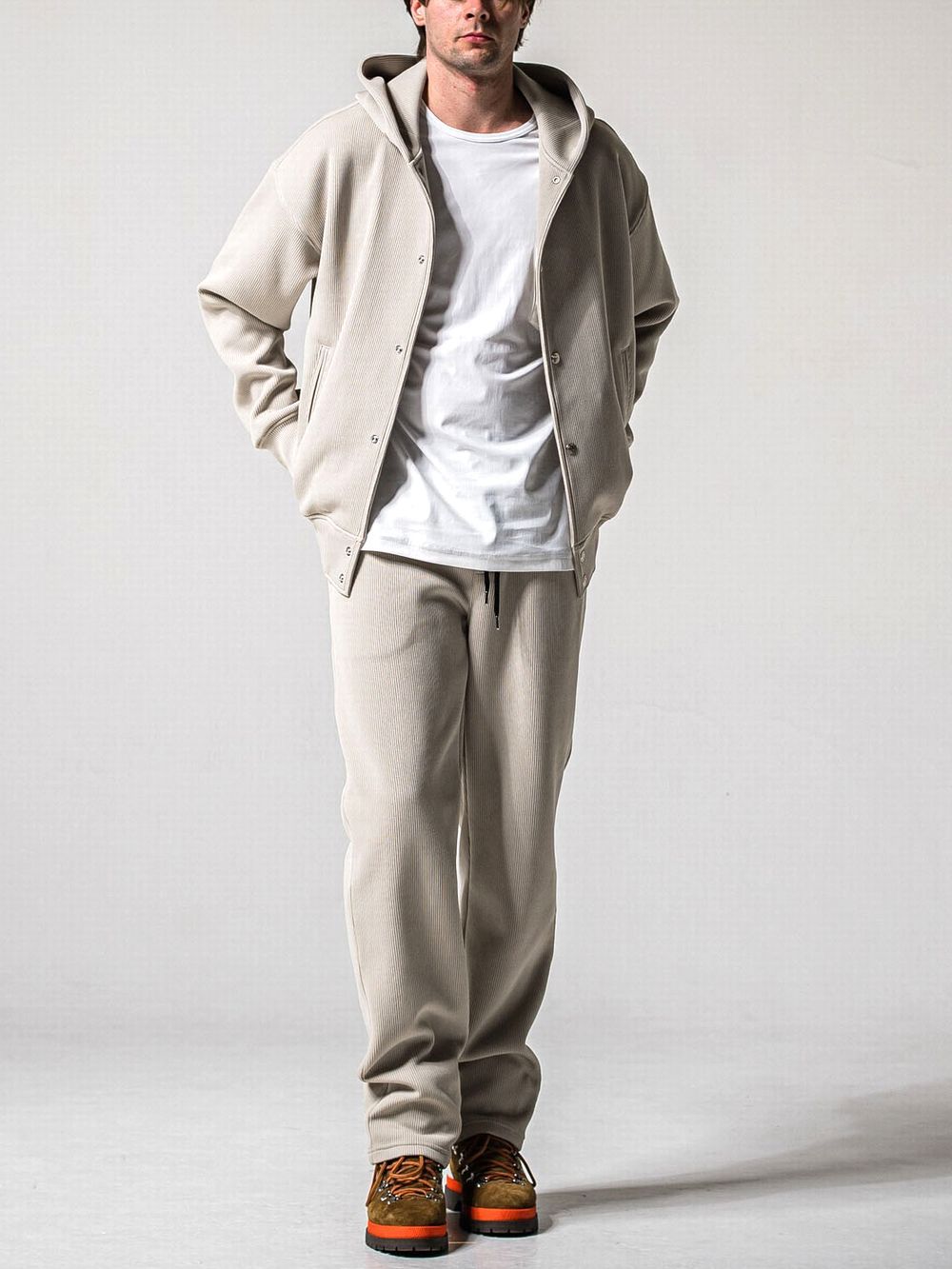 AZE VARSITY HOODIE   (グレージュ)  フード付き スタジャン