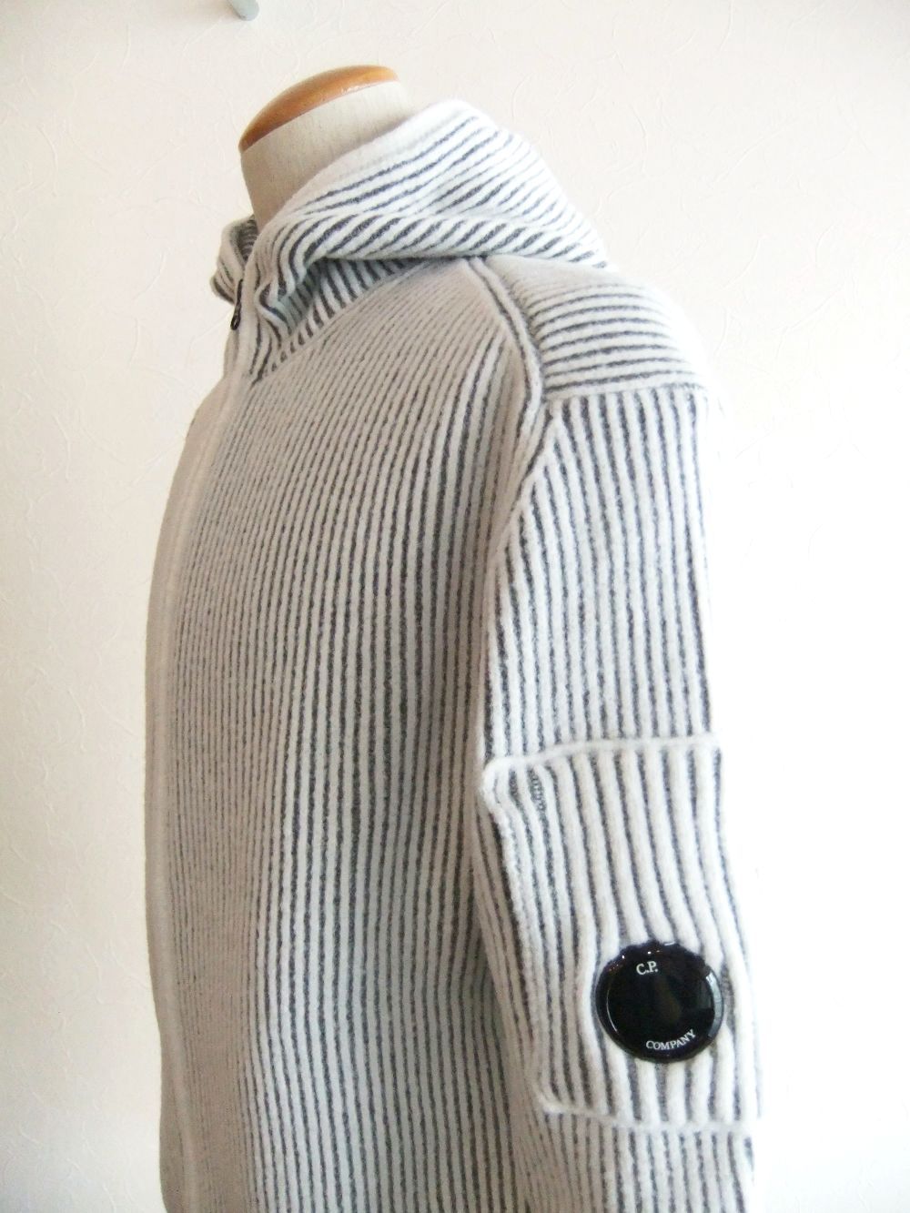 FLEECE KNIT ZIPPED CARDIGAN  フード付き ZIP セーター