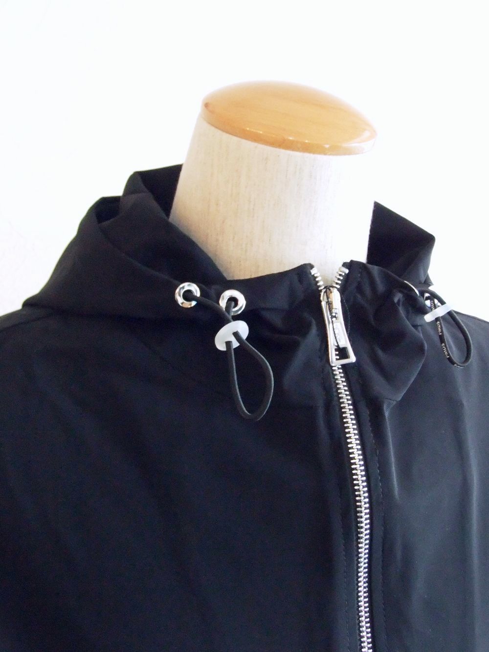 INVISIBLE FLEECE   スーパーストレッチパーカー