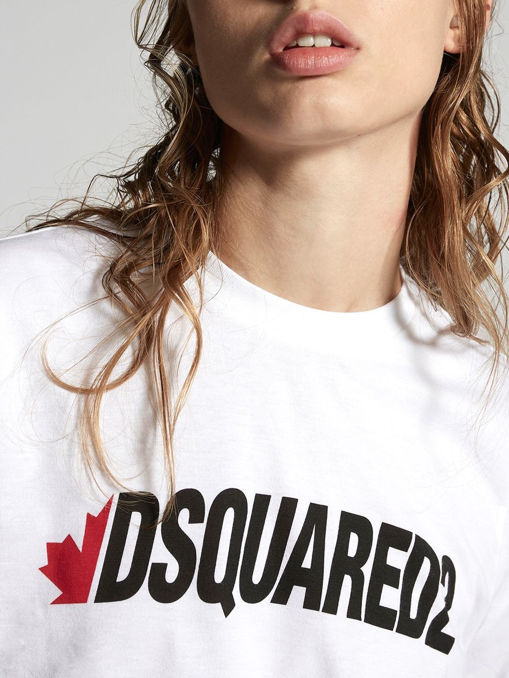 Dsquared2 ロコフリントヒチミニスカト D6G2D50400 010 ディースクエアードがニューアイコン「ゴシック ベルト バッグ