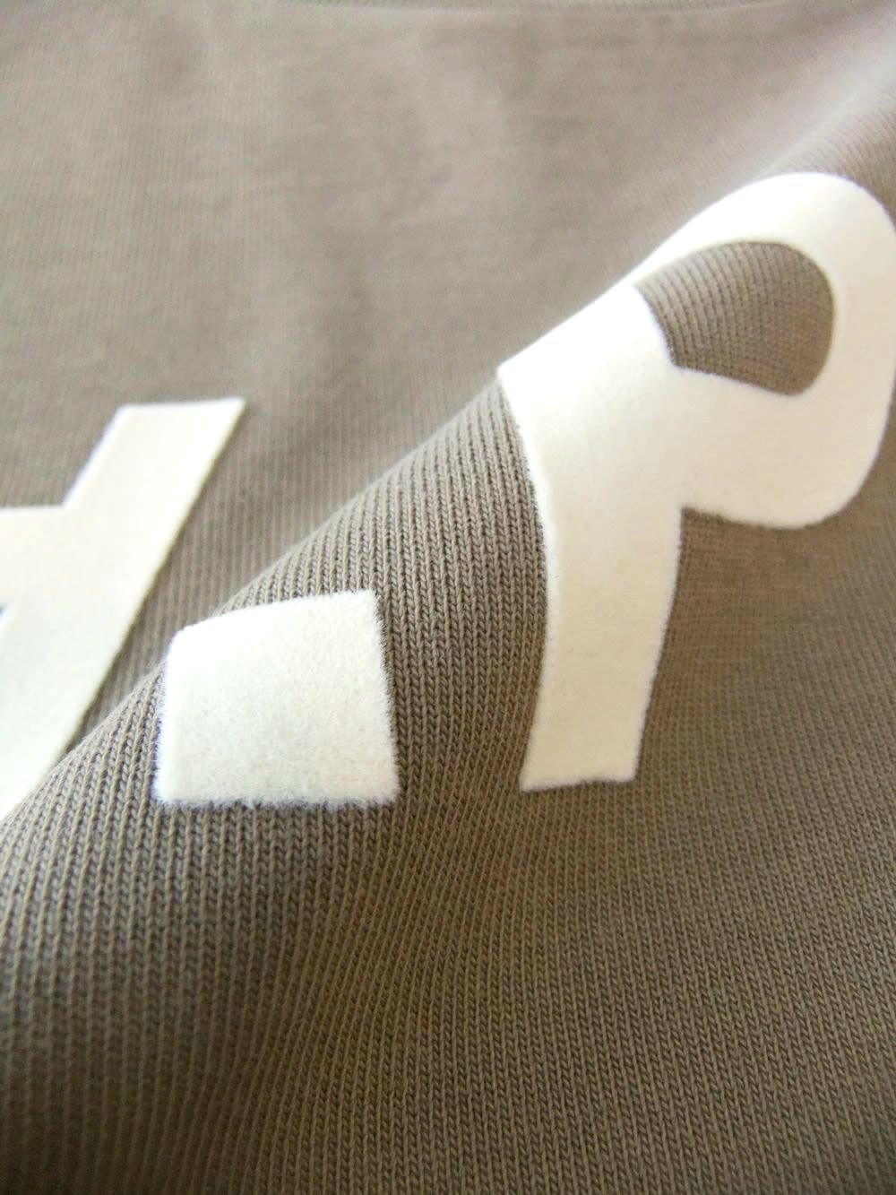 《LADIES》 A.P.C.  カーキ STNDARD GRAND 'VPC' Tシャツ