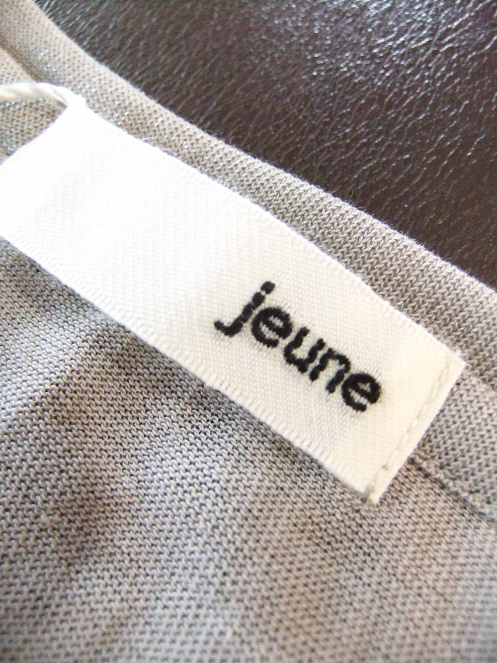 【jeune】 パフスリーブ コットン ラメ Tシャツ  (グレージュ) J145817M
