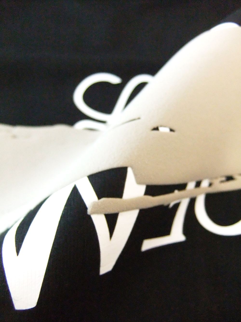 【MICALLE MICALLE Account】 HOMMAGE DORO EL T-SHIRT   (ブラック)   ロゴ T-SHIRT  MAD115TDB