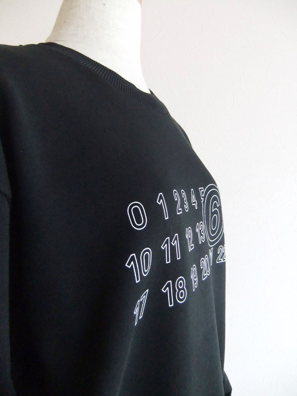 【レディース】MM⑥ Maison Margiela  （ブラック）  ナンバリング スウェット プルオーバ