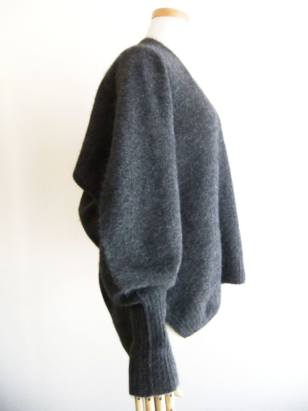 Ferret Hair Drape PO  Vネック ボリュームスリーブ 3D プルオーバー  2103-0102