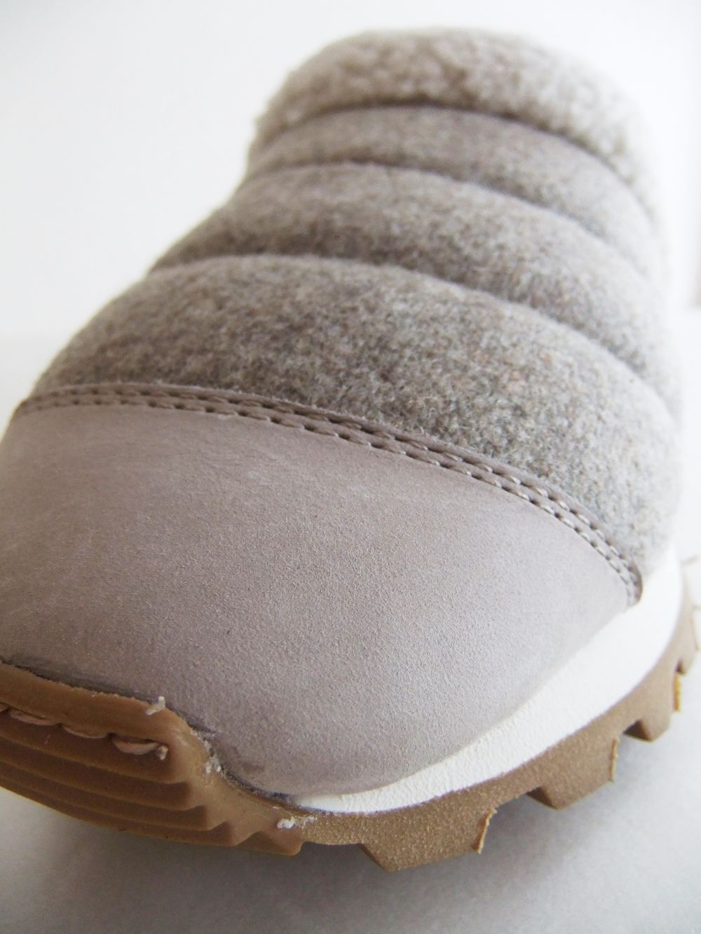 〈LADIES〉 QWARK SLIP FUR  ボア スリッポン スニーカー   0E01