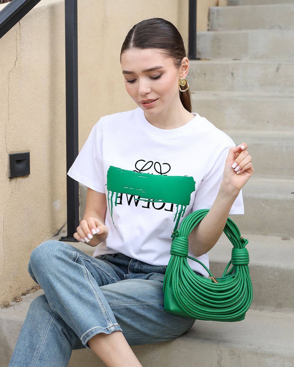 【MICALLE MICALLE Account】 HOMMAGE DORO EL T-SHIRT   (ホワイト)   ロゴ T-SHIRT  MAD115TDB