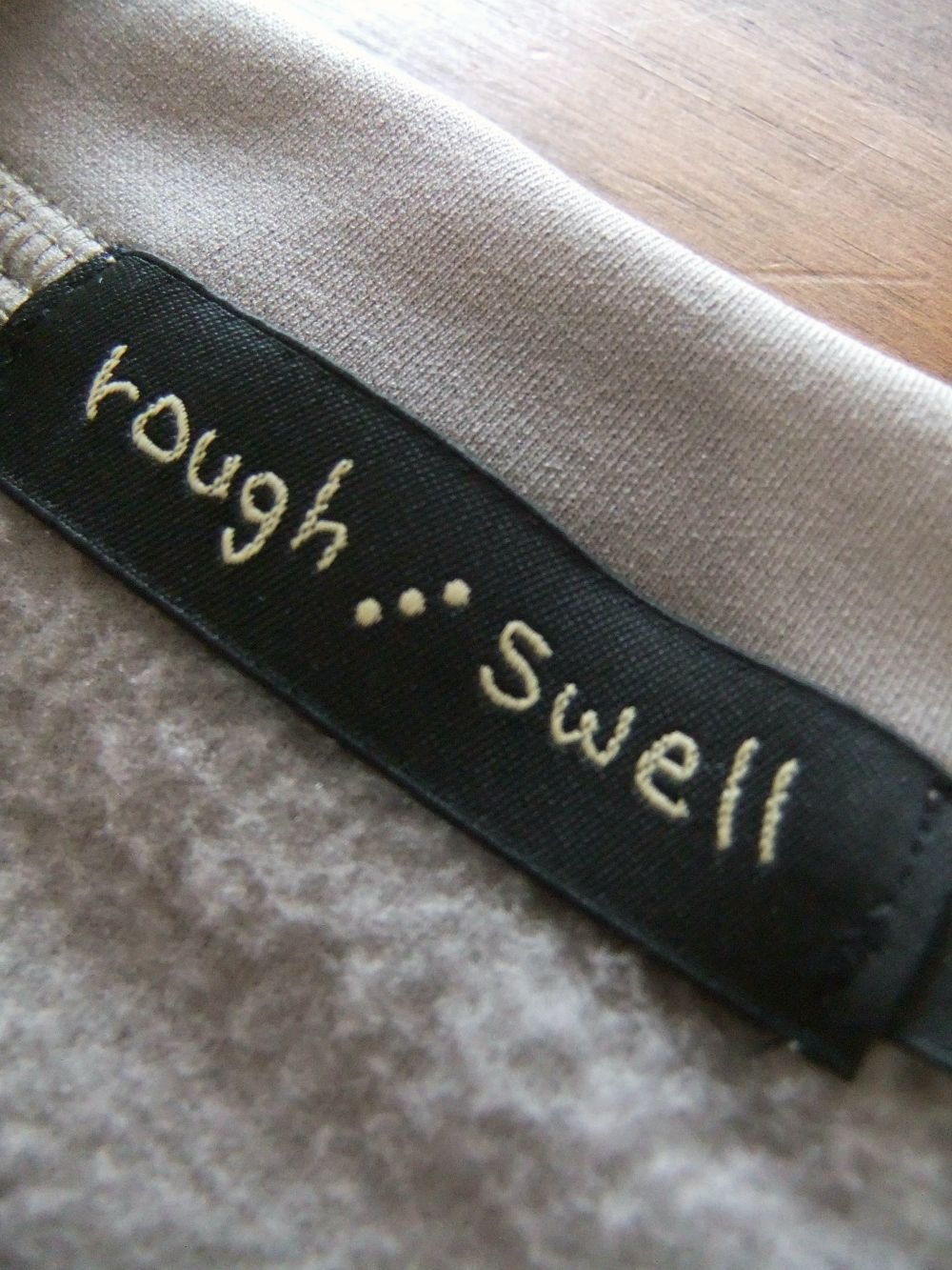 BIG ARCH SWEAT  ロゴ入りスウェットシャツ  ( ベージュ )  RSM-21204