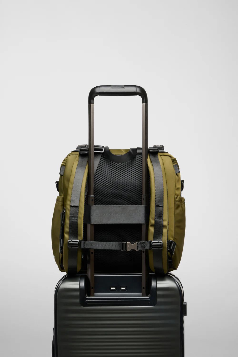 East+West Nylon   M   (カーキ)    ナイロン バックパック