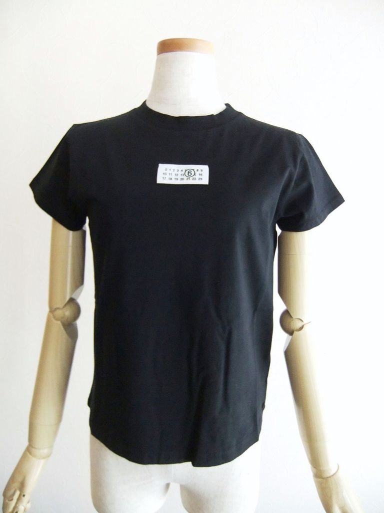MM6 Maison Margiela - MM⑥ MAISON MARGIELA (ブラック) ロゴ Tシャツ 