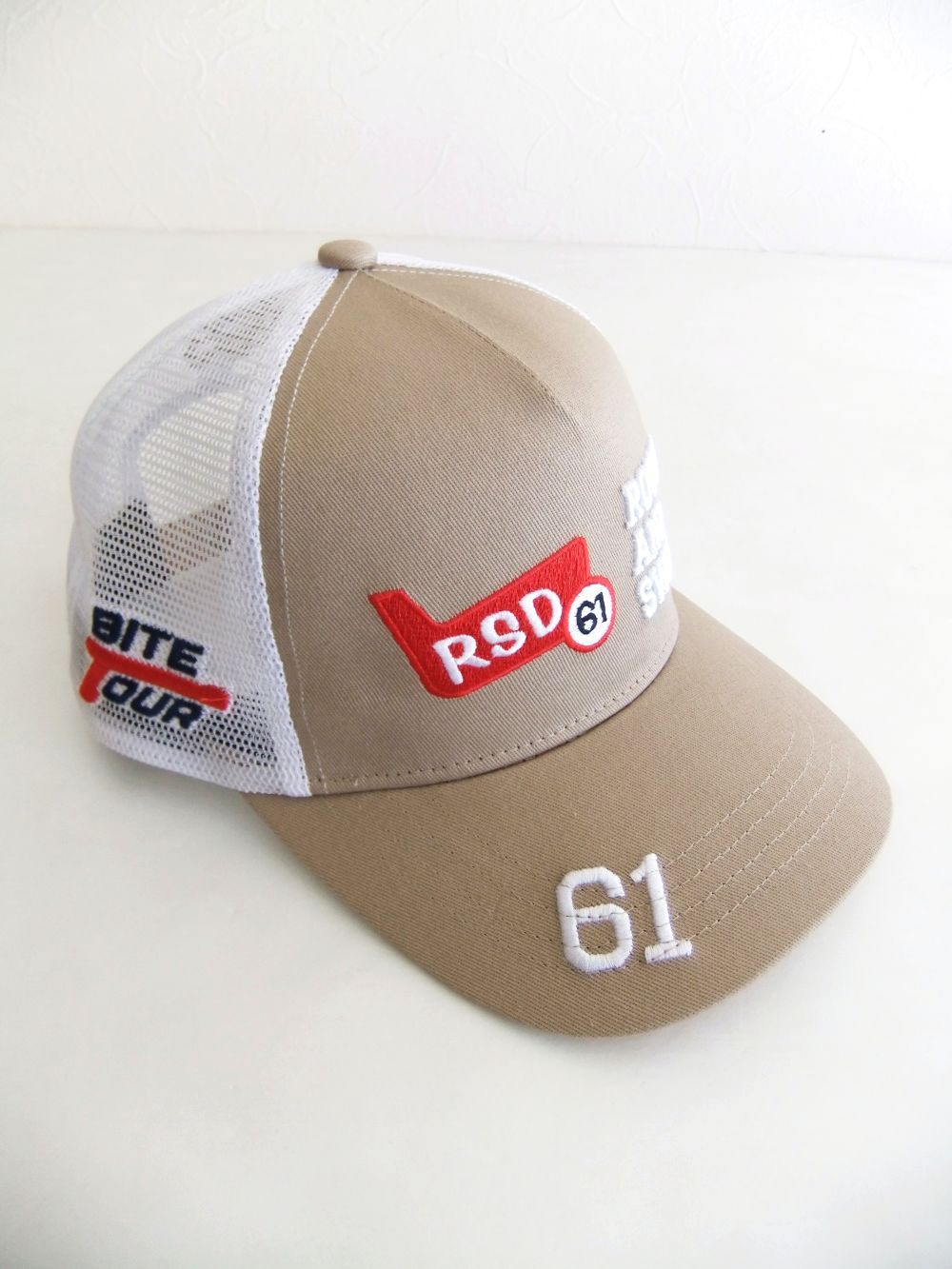 RED IRON MESH CAP  (ベージュ)   ロゴ入りキャップ    RSA-24005