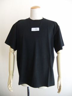 《MM➅》 Maison Margiela  6 LOGO PRINT T-SHIRT (ブラック) ロゴTシャツ