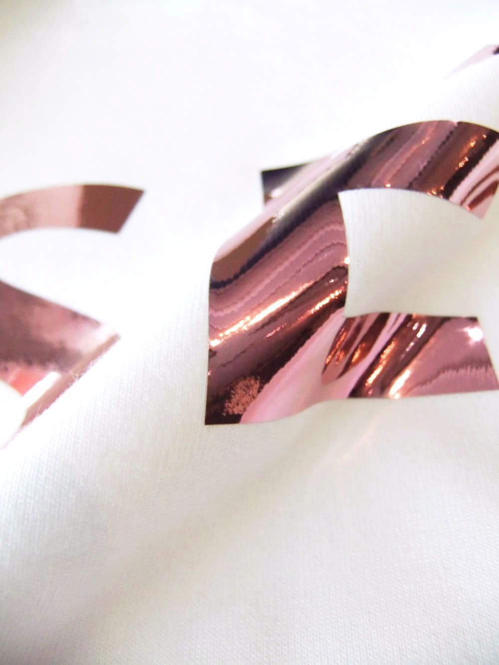 【MICALLE MICALLE Account】 SEA SURF FOIL T-SHIRT  (ホワイト×メタリック ピンク)  ロゴ T-SHIRT   MAA110TEA