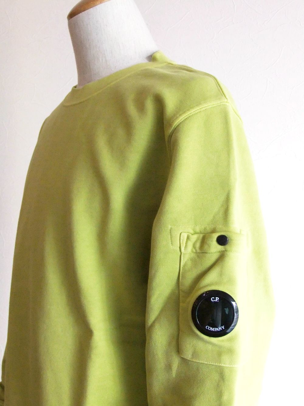 BRUSHED & EMERIZED DIAGONAL FLEECE  SWEATSHIRT  (イエロー) クルーネック スウェットシャツ