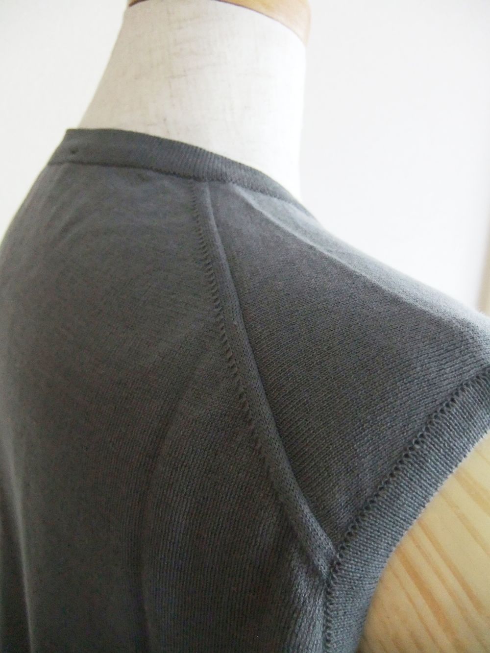 《LADIES》 S4553  30G  コットン ノースリーブ ニット  COMMON FIT