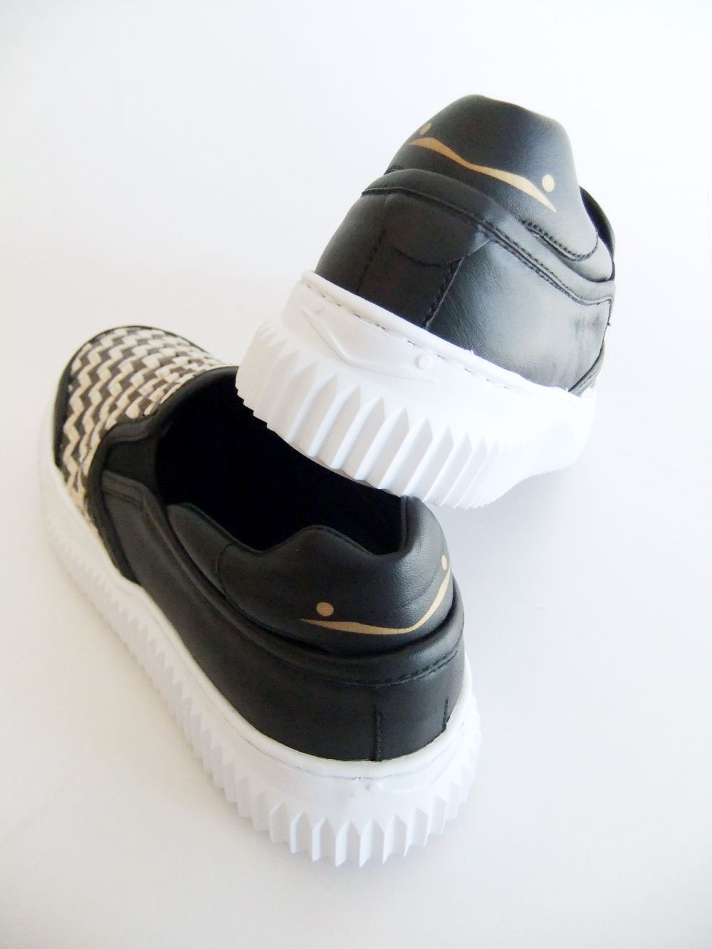 〈LADIES〉 VINNIE  レザー スリッポン スニーカー  (ブラック)  1A29