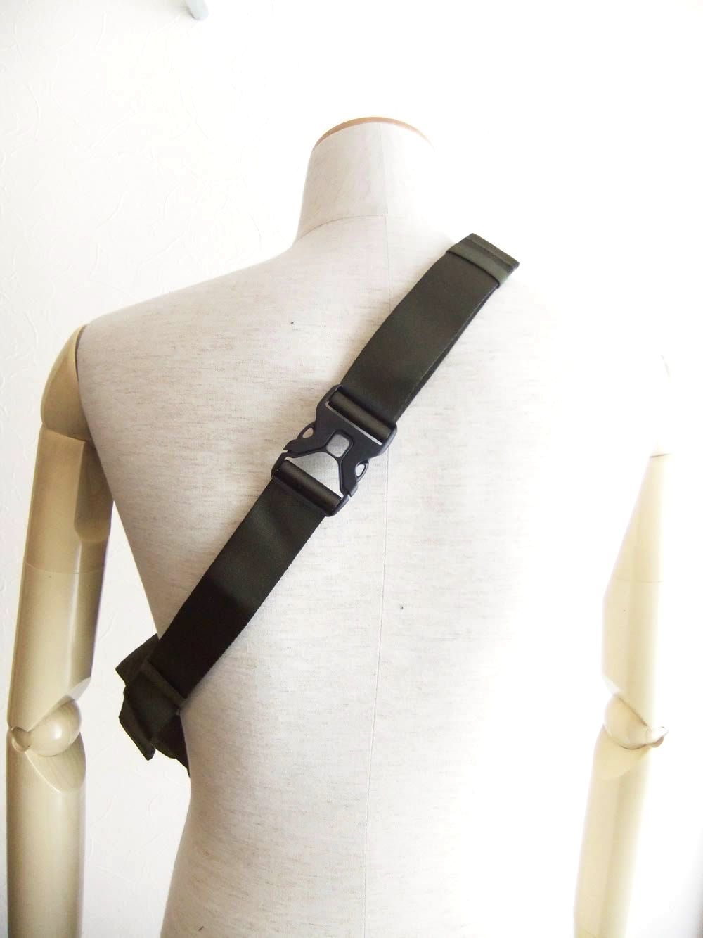 NYLON B LENS WAIST BAG   (カーキ) ミニバッグ