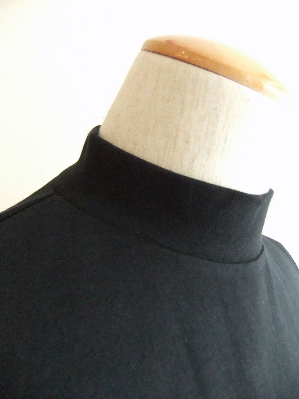 FIANO LUNGO    (ブラック)  モックネック長袖Tシャツ