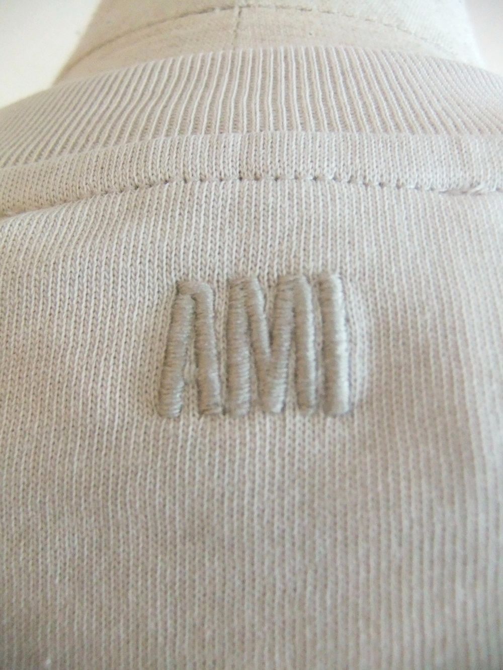 【ユニセックス】AMI DE COEUR Tシャツ (ベージュ）  ロゴ半袖 Tシャツ