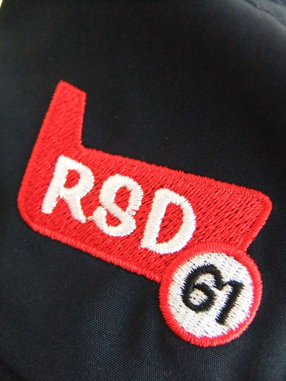 rough & swell - RED IRON HAT (ネイビー) ロゴ入り ハット RSA-24011 | 4.444glad
