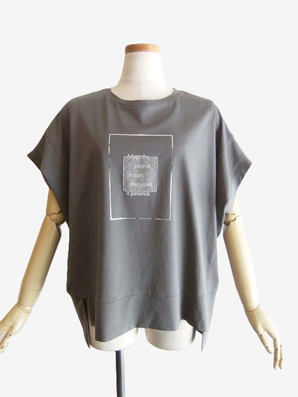 スクエア 箔プリント フロントスリット コクーン Tシャツ  (チャコールグレー)  626938