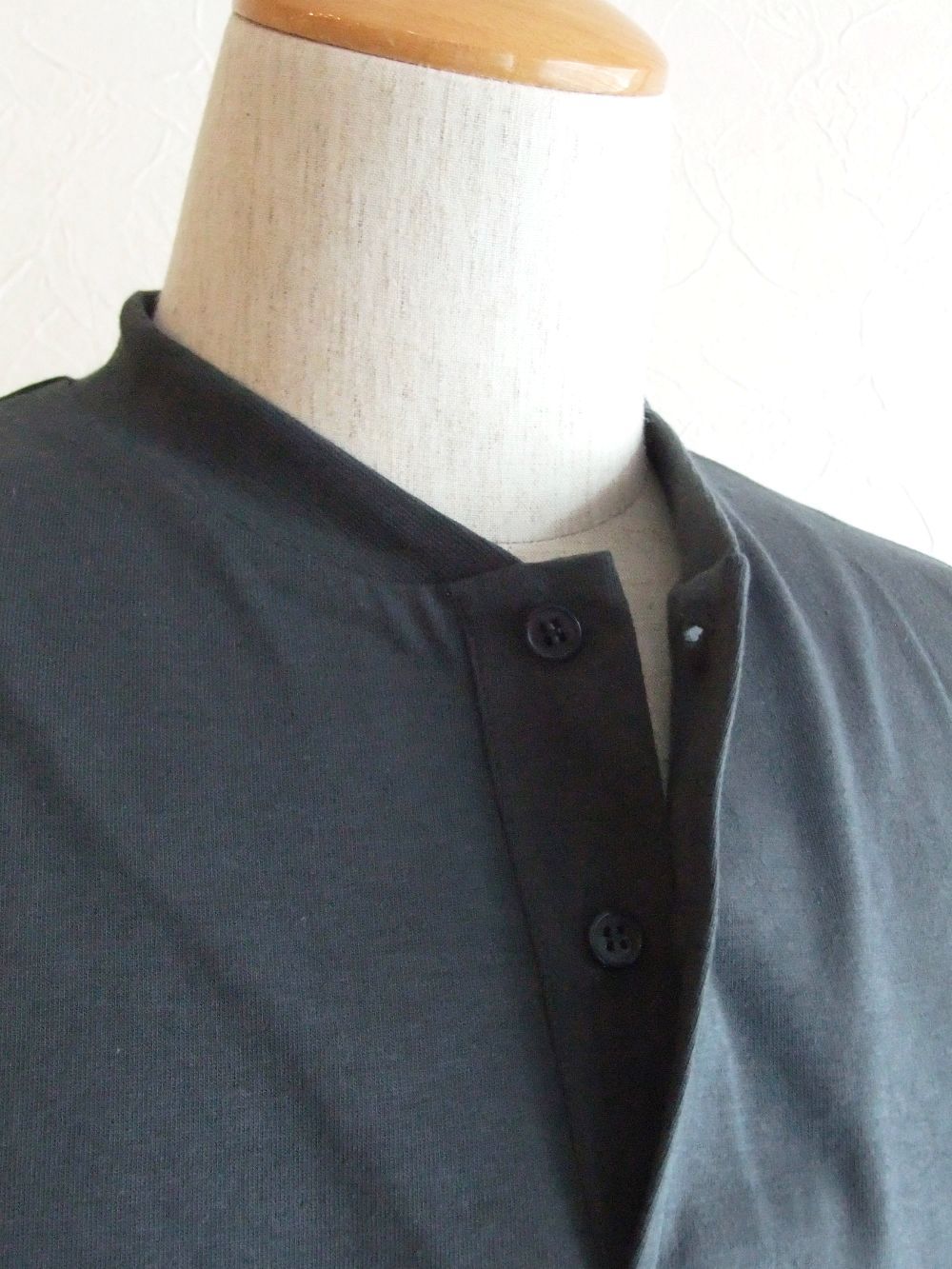 GRILLO LUNGO    (グレー)  ヘンリーネック長袖Tシャツ