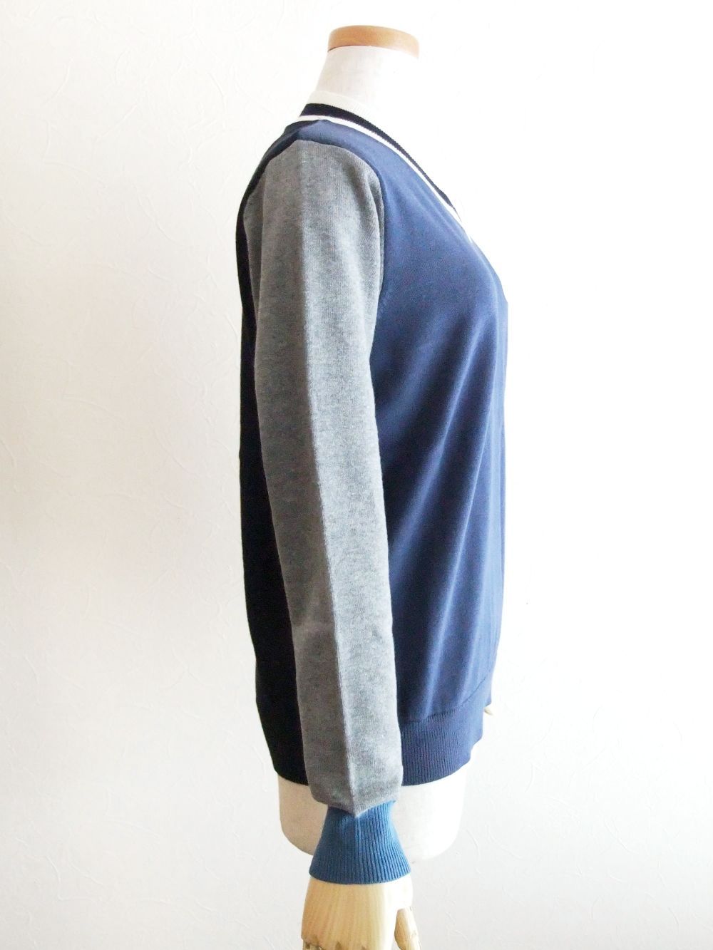 【LADIES】 NOTTINGHAM V- NECK W.   ロゴ入り ラインリブ 配色 Vネックセーター  RSL-22038