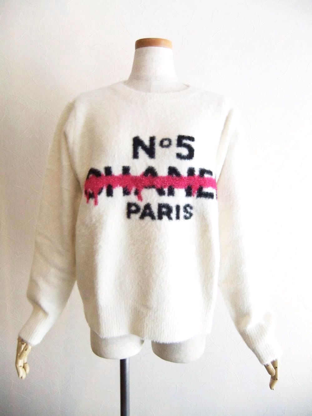 【MICALLE MICALLE Account】 HOMMAGE  No5 SHAGGY KNIT (ホワイト)   ロゴ ニット  MAG110NDC